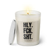 Duftkerze mit Spruch: HLY. FCK. SHT. Farbe beige und schwarz von Sassy Candle.