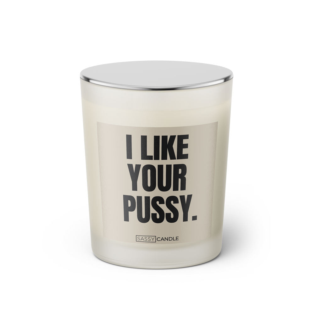 Duftkerze mit Spruch: I like your Pussy. Farbe beige und schwarz von Sassy Candle.