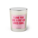 Duftkerze mit witzigem Spruch: I love you like a fat kid loves cake. Farbe rosa und pinke Schrift. Kerzenglas mit silbernem geschlossenem Deckel von SassyCandle.