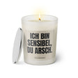 Duftkerze mit Spruch: Ich bin sensibel, du Arsch. Farbe beige und schwarz von Sassy Candle.