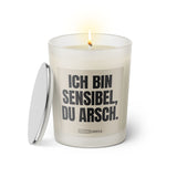Duftkerze mit Spruch: Ich bin sensibel, du Arsch. Farbe beige und schwarz von Sassy Candle.