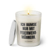 Duftkerze mit Spruch: Ich bumse nur mit Feuerwehrmännern. Farbe beige und schwarz von Sassy Candle.