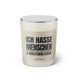 Duftkerze mit witzigen Spruch: Ich hasse Menschen und Arbeitskollegen. Kerzenglas mit silbernen Deckel von Sassy Candle. Farbe beige und schwarz.