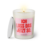 Duftkerze mit witzigen Spruch: Ich lass das jetzt so. Farbe rosa und pink von Sassy Candle.