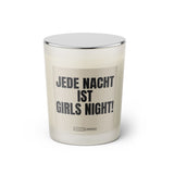 Duftkerze mit witzigem Spruch: Jede Nacht ist Girls Night. Farbe beige und schwarze Schrift. Kerzenglas mit silbernem geschlossenem Deckel von SassyCandle.