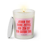 Duftkerze mit witzigen Spruch: Jeder Tag ohne Zettel am Zeh ist ein guter Tag. Kerzenglas mit silbernen Deckel von Sassy Candle. Farbe rosa und pink.