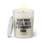 Duftkerze mit witzigen Spruch: Keep your heels, head & standards high. Farbe beige und schwarz von Sassy Candle.