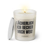 Duftkerze mit Spruch: Lächerlich ich becher mich weg. Farbe beige und schwarz von Sassy Candle.