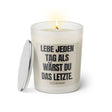 Duftkerze mit witzigem Spruch: Lebe jeden Tag als wärst du das letzte. Farbe beige und schwarz mit silbernem Deckel von Sassy Candle.