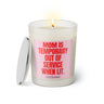 Duftkerze mit Spruch: Mom is temporary out of service when lit. Farbe rosa und pink von Sassy Candle.