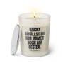 Duftkerze mit witzigen Spruch: Nackt gefällst du mir immer noch am besten. Farbe beige und schwarz mit silbernen Deckel von Sassy Candle.
