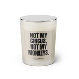 Duftkerze mit witzigem Spruch: Not my circus, not my monkeys. Farbe beige und schwarze Schrift. Kerzenglas mit silbernem geschlossenem Deckel von SassyCandle.
