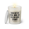 Duftkerze mit witzigen Spruch: Oma ist so dick, weil sie voller Liebe steckt! Kerzenglas mit silbernen Deckel von Sassy Candle. Farbe beige und schwarz.