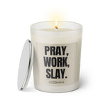 Duftkerze mit witzigen Spruch: Pray, Work, Slay. Farbe beige und schwarz von Sassy Candle.