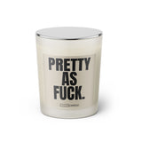 Duftkerze mit witzigem Spruch: Pretty as Fuck. Farbe beige und schwarze Schrift. Kerzenglas mit silbernem geschlossenem Deckel von SassyCandle.