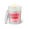 Duftkerze mit Spruch: Qualitätsprodukt. Farbe rosa und pink von Sassy Candle.
