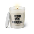 Duftkerze mit witzigen Spruch: Riecht nach Hundefurz. Farbe beige und schwarz von Sassy Candle.