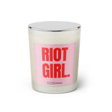 Duftkerze mit Spruch: Riot Girl. Farbe rosa und pink von Sassy Candle.