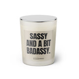 Duftkerze mit witzigen Spruch: Sassy and a bit badassy. Farbe beige und schwarz von Sassy Candle.