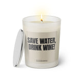 Duftkerze mit witzigem Spruch: Save water, drink wine! Farbe beige und schwarze Schrift. Kerzenglas mit silbernem Deckel von SassyCandle.