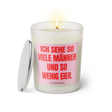 Duftkerze mit witzigen Spruch: Ich sehe so viele Männer und so wenig Eier. Farbe rosa und pink von Sassy Candle.