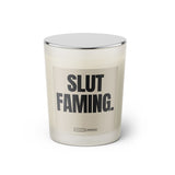 Duftkerze mit witzigen Spruch: Slut Faming. Farbe beige und schwarz von Sassy Candle.