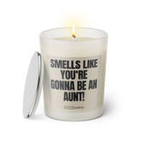 Duftkerze mit witzigen Spruch: Smells like you're gonna be an Aunt! Farbe beige und schwarz von Sassy Candle.