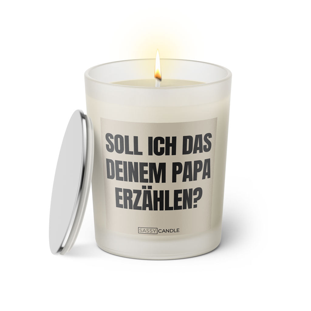 Duftkerze mit witzigen Spruch: Soll ich das deinem Papa erzählen? Farbe beige und schwarz von Sassy Candle.