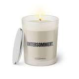 Duftkerze mit Spruch: Untersommert. Farbe beige und schwarz von Sassy Candle.