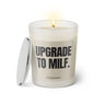 Duftkerze mit witzigen Spruch: Upgrade to MILF. Farbe beige und schwarz von Sassy Candle.