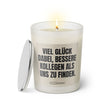 Duftkerze mit witzigem Spruch: Viel Glück dabei, bessere Kollegen als uns zu finden. Farbe beige und schwarze Schrift. Kerzenglas mit silbernem Deckel von SassyCandle.