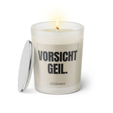 Duftkerze mit Spruch: Vorsicht geil. Farbe beige und schwarz von Sassy Candle.