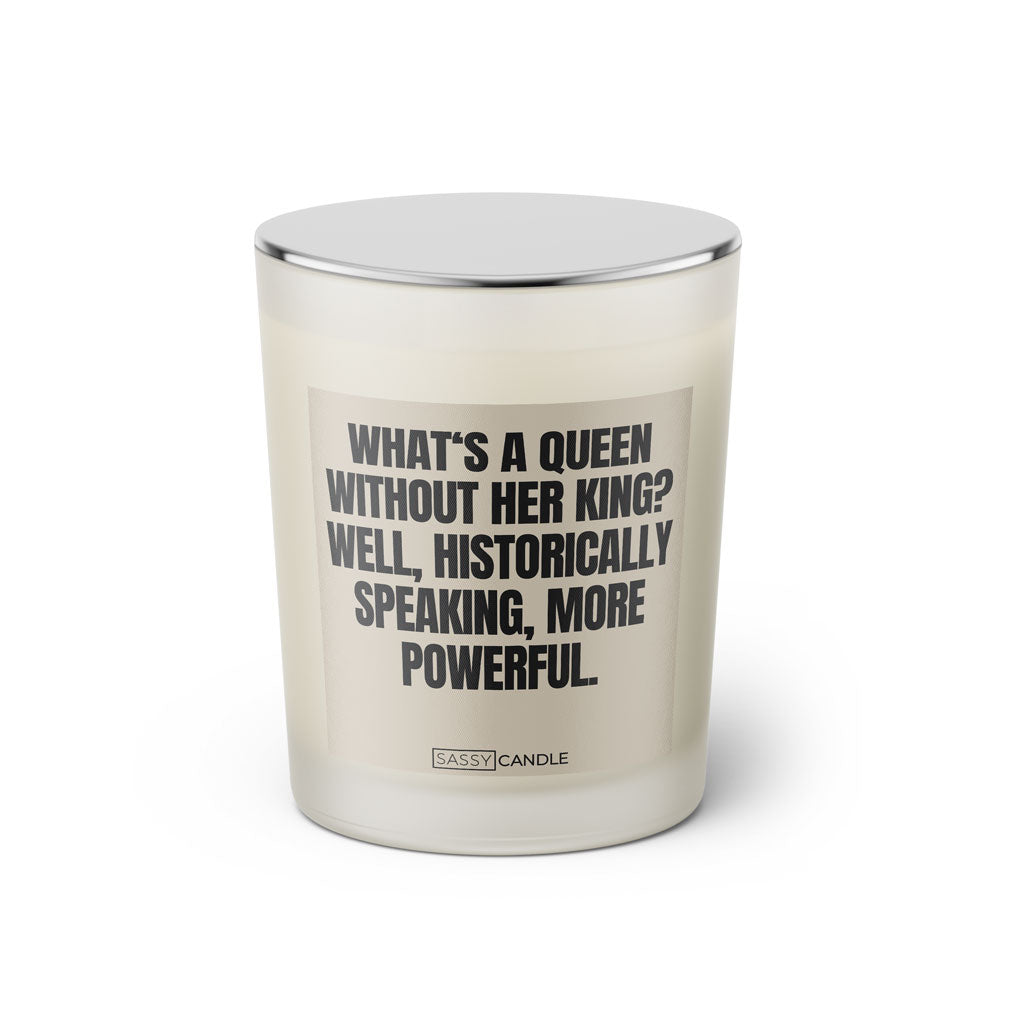 Duftkerze mit witzigen Spruch: What's a queen without her king? Well, historically speaking, more powerful. Farbe beige und schwarz von Sassy Candle.