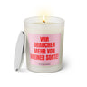 Duftkerze mit witzigen Spruch: Wir brauchen mehr von meiner Sorte! Farbe rosa und pink von Sassy Candle.