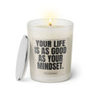 Duftkerze mit witzigem Spruch: Your life is as good as your mindset. Farbe beige und schwarze Schrift. Kerzenglas mit silbernem Deckel von SassyCandle.